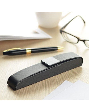 Etui w kolorze czarnym zamykane na magnes [19454]