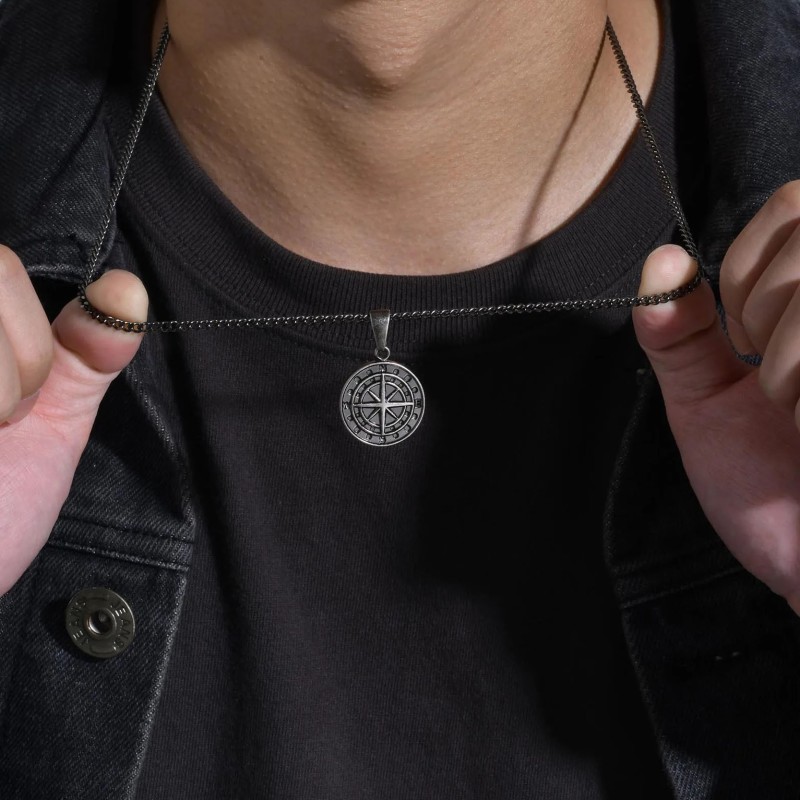Naszyjnik stalowy czarny - kompas [BM012]