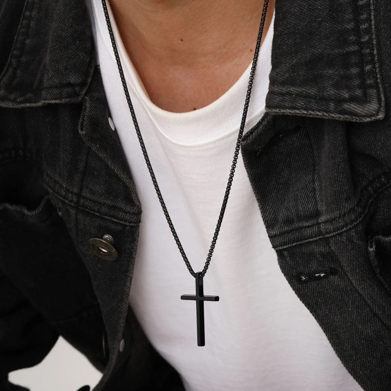 Naszyjnik stalowy czarny- krzyż [BM028]